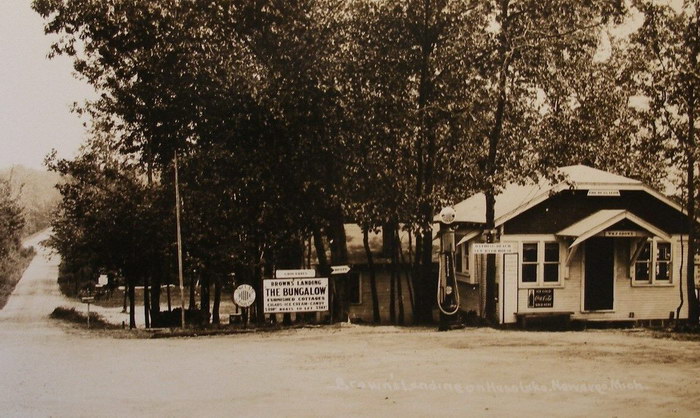 Postcard Rppc Oil Gas Service Station Hess Lake Newaygo (newer photo)
